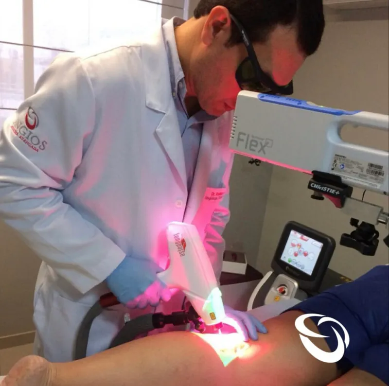 Dr. Ronaldo Nardão em consulta vascular